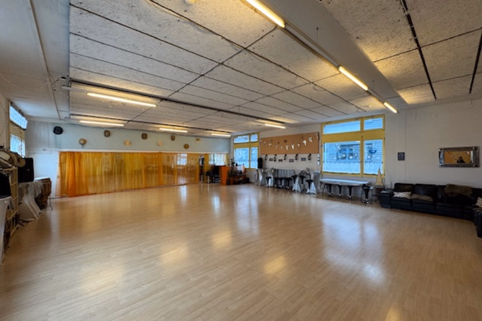 Spacious and affordable commercial space on the 1st floor - with conversion potential, Alte Bernstrasse, 3613 Steffisburg, Bern, CH