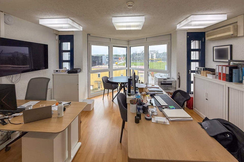 Sehr angenehmes Büro in Avouillons, Rte des Avouillons, 1196 Gland, Vaud, CH