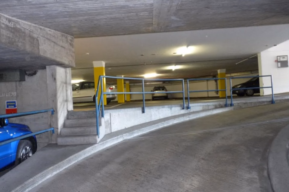 We have space for your car! - near the station and town centre, Bahnhofstr. 29/31, Tiefgarage, 4900 Langenthal, Bern, CH