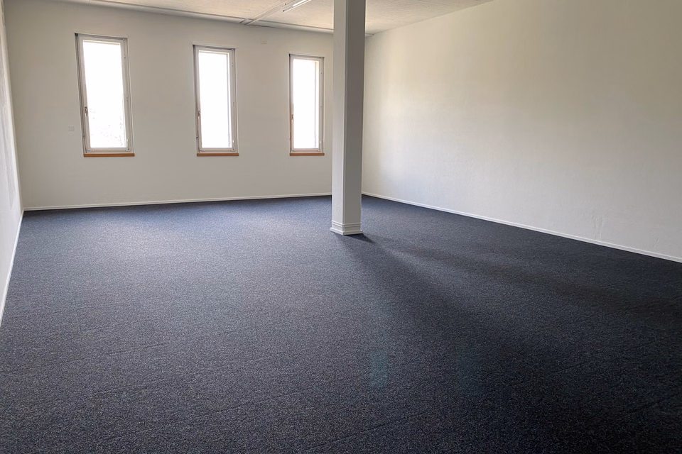 Deposito nel centro di Peseux, Grand - rue, 2034 Peseux, Neuchâtel, CH