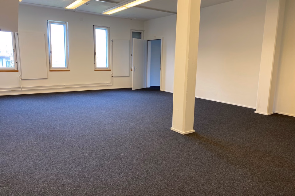 Deposito nel centro di Peseux, Grand - rue, 2034 Peseux, Neuchâtel, CH