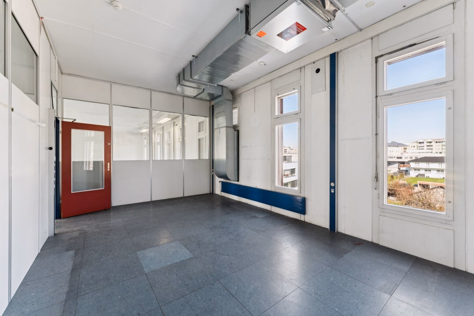 Beaucoup d'espace pour vos idées – 200 m² surface commerciale lumineuse à un emplacement de premier choix, Vilanstrasse, 7302 Landquart, Grisons, CH