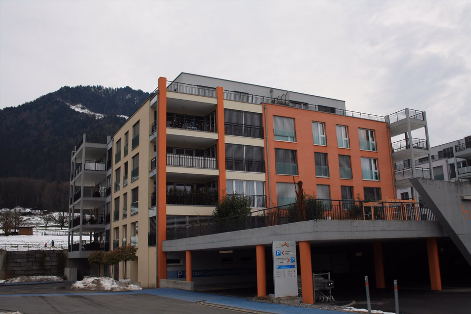 Place de parc disponible, Kantonsstrasse 60a+b PP, 8864 Reichenburg, Schwyz, CH