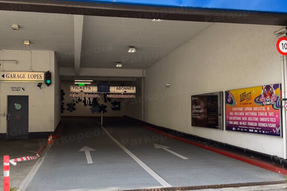 Parking space at Mon-Repos, Av. Mon-Repos 5, PP s-terrain, 1003 Lausanne, Vaud, CH