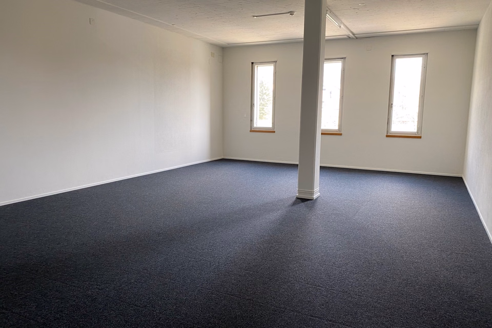 Deposito nel centro di Peseux, Grand - rue, 2034 Peseux, Neuchâtel, CH