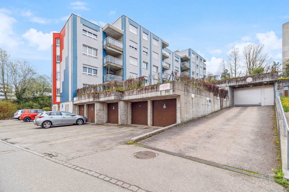 Überdachter Parkplatz, Helvétie, 2300 La Chaux-de-Fonds, Neuchâtel, CH