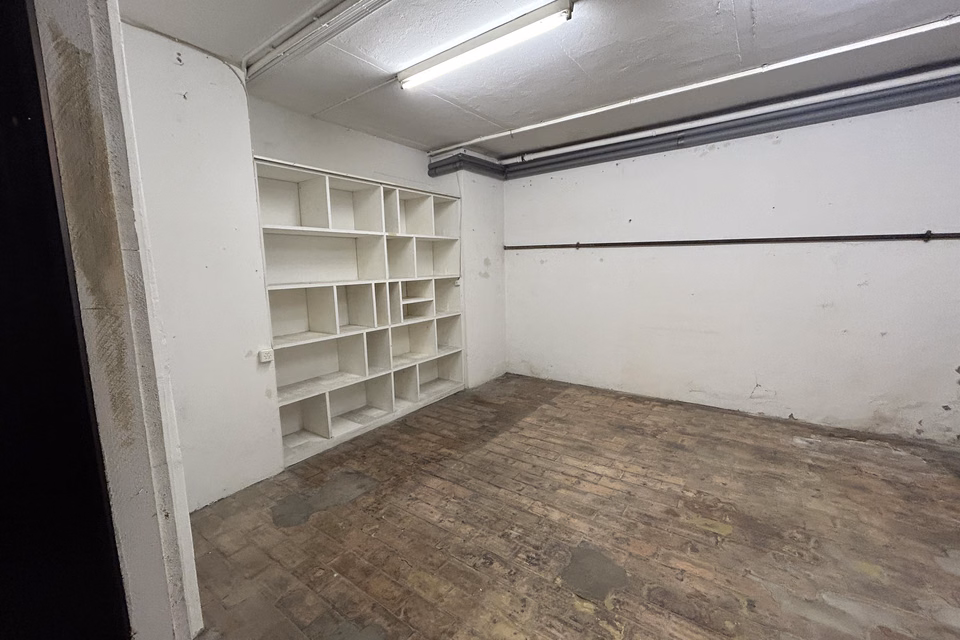 Magazzino in posizione attraente - Heuwaage, Binningerstr., 4051 Basel, Basel-City, CH