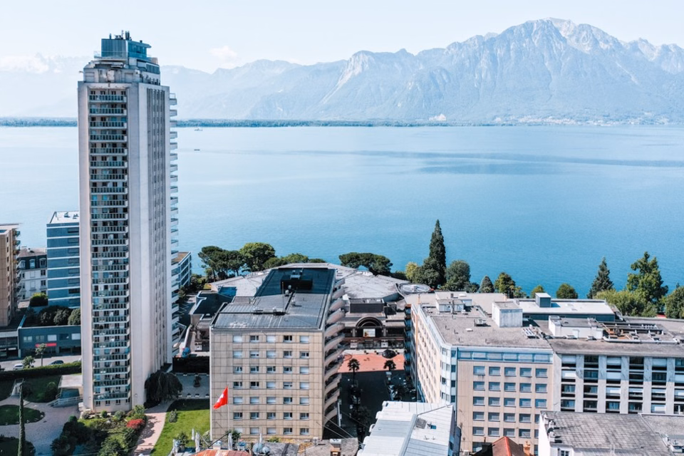Don't let your car "sleep outside"!, Avenue du Casino 35-37 EHP, 1820 Montreux, Vaud, CH