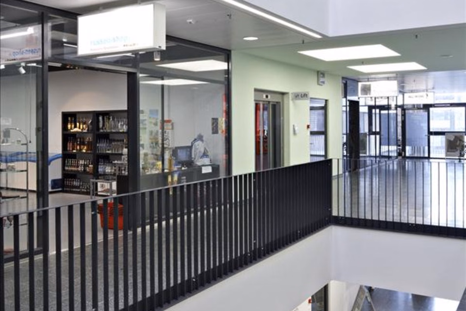 Local commercial dans le centre commercial Gais Center, Industriestr.  1 / GAIS - Cent, 5000 Aarau, Aargau, CH