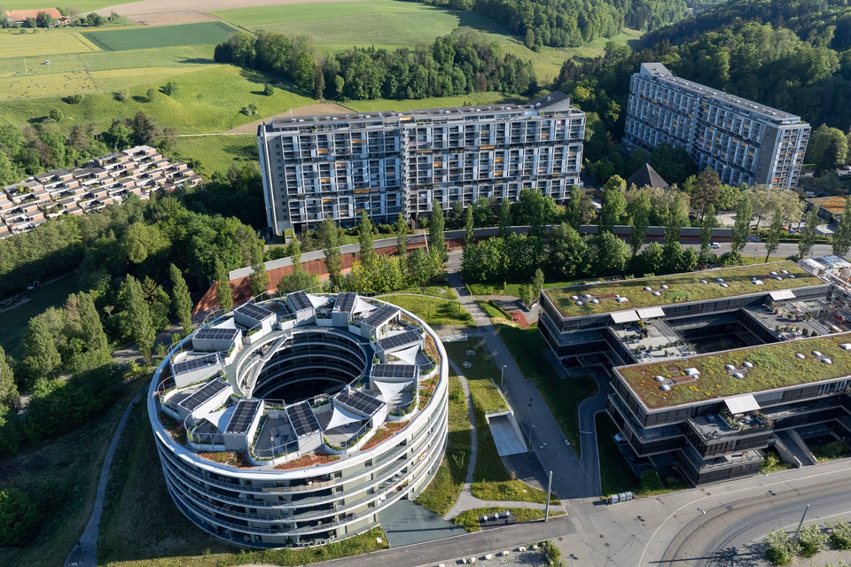 Place pour moto directement à Westside !, Tinguelyweg 1, TG, 3027 Bern, Bern, CH