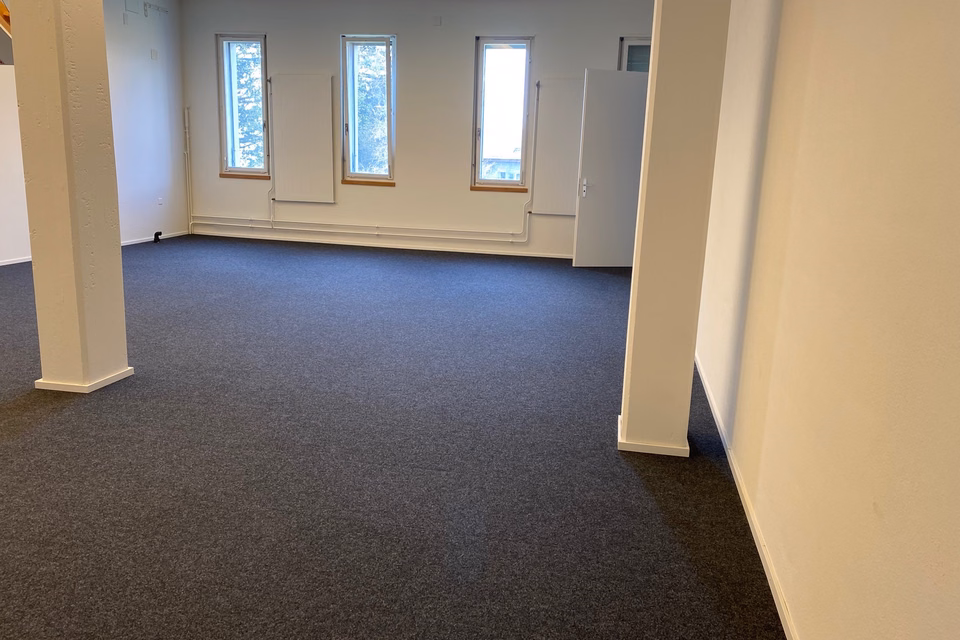 Deposito nel centro di Peseux, Grand - rue, 2034 Peseux, Neuchâtel, CH