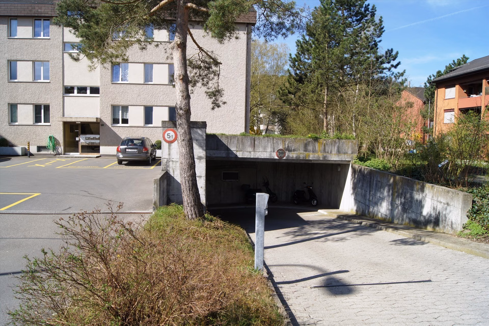 Place de parking à louer à Embrach, Stationsstr. 55a-c, Parkpl., 8424 Embrach, Zurich, CH