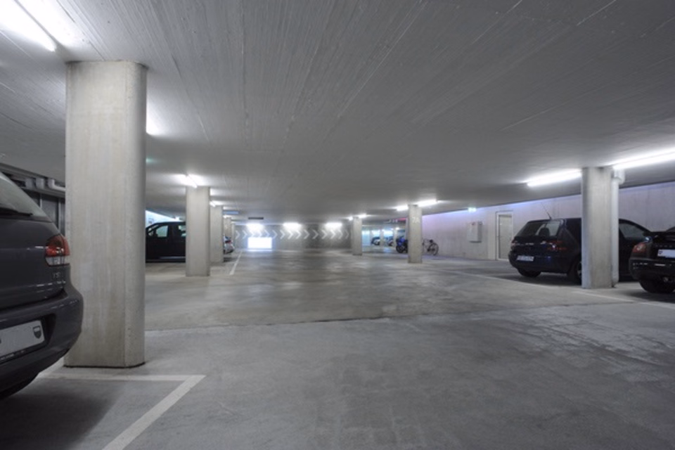 Place de parc intérieure proche du centre-ville, Parking - Grandes-Roches, 1018 Lausanne, Vaud, CH