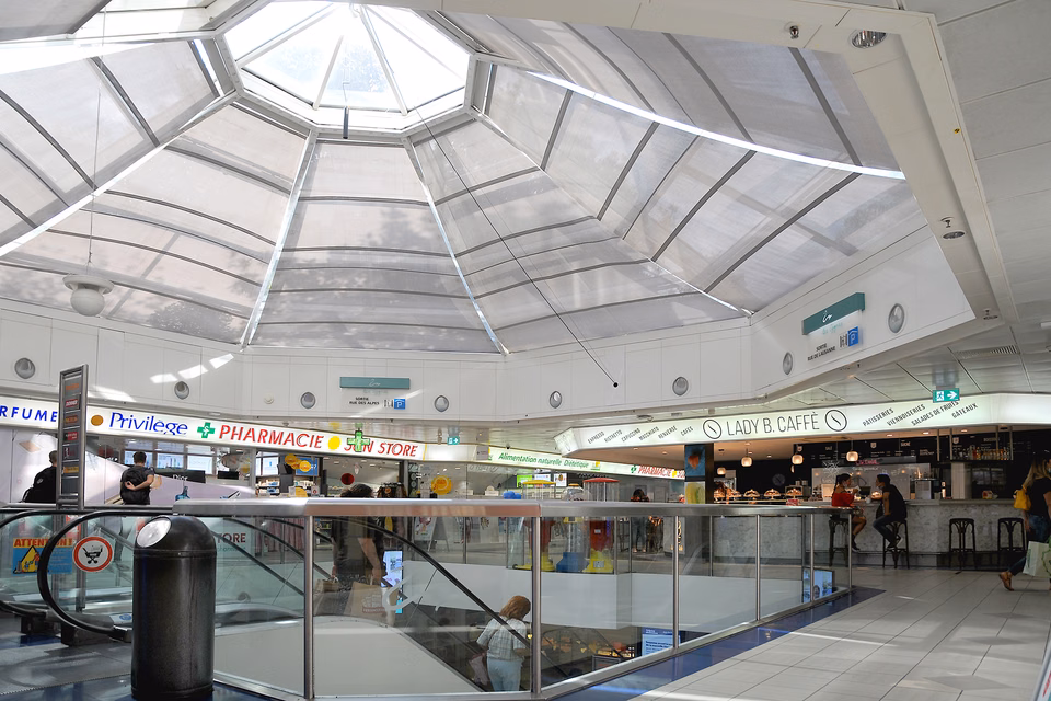 Superficie commerciale nel centro Les Cygnes vicino alla stazione di Cornavin, rue de Lausanne, 1201 Genève, Geneva, CH