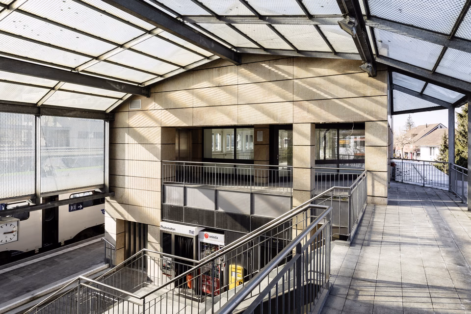 Posizione top: attraenti locali ufficio direttamente alla stazione di Belp, Bahnhofplatz, 3123 Belp, Bern, CH