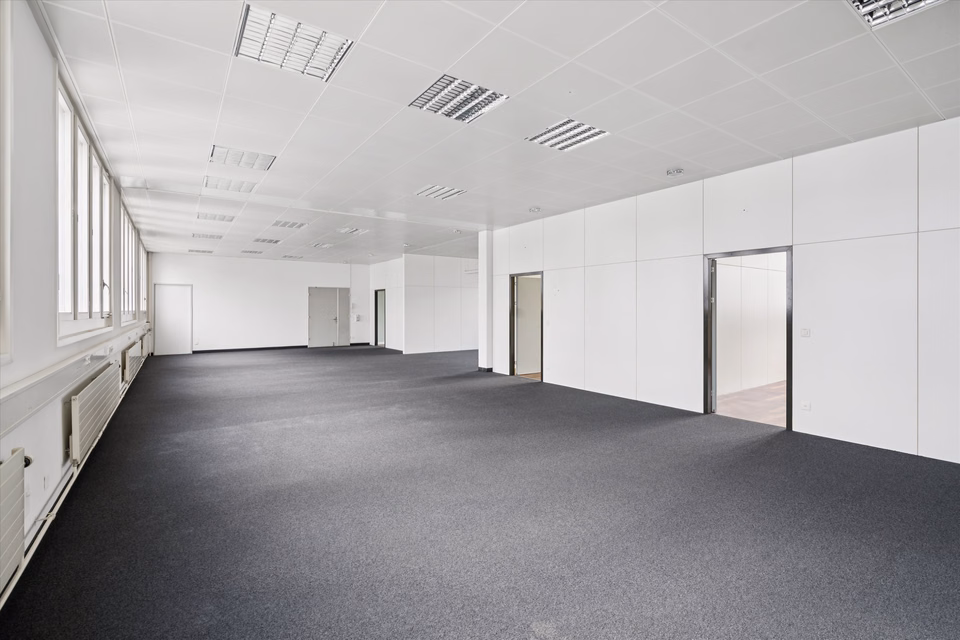 Beaucoup d'espace pour vos idées – 293 m² d'espace commercial baigné de lumière dans un emplacement privilégié, Romanshorner Strasse, 8288 Kreuzlingen, Thurgau, CH