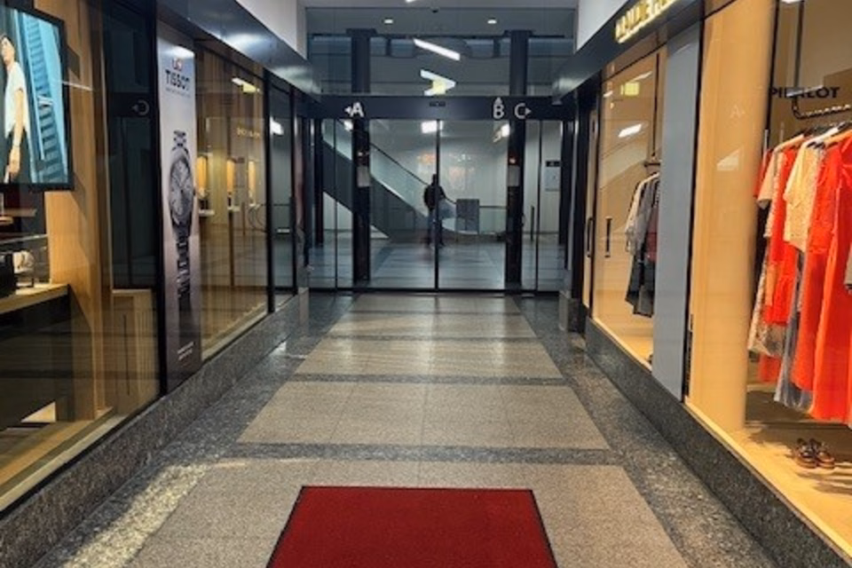 Attraktive Arkade im Espace Bourg, Rue de Bourg 16 -, 1003 Lausanne, Vaud, CH
