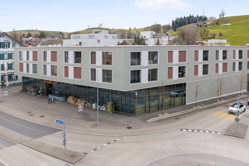 Votre voiture cherche un toit ? Vous êtes au bon endroit !, Bahnhofstrasse, 4950 Huttwil, Bern, CH
