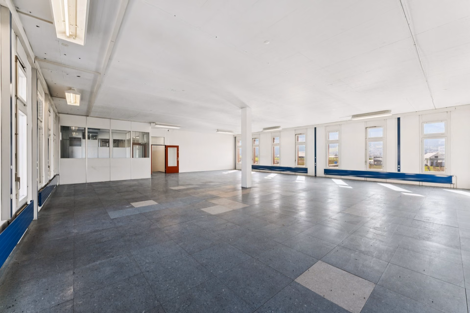 Beaucoup d'espace pour vos idées – 200 m² surface commerciale lumineuse à un emplacement de premier choix, Vilanstrasse, 7302 Landquart, Grisons, CH