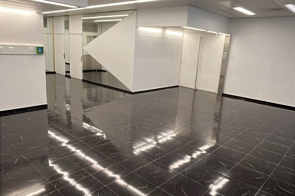 Sicherer Innenparkplatz, Avenue Industrielle, 1227 Carouge GE, Geneva, CH