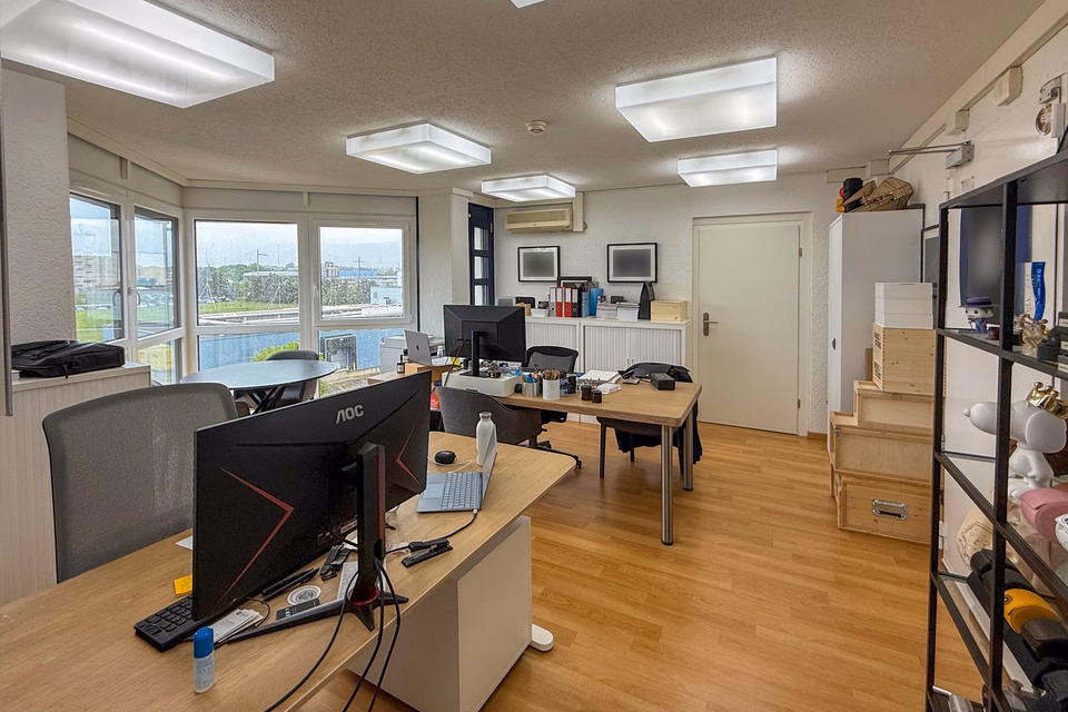 Sehr angenehmes Büro in Avouillons, Rte des Avouillons, 1196 Gland, Vaud, CH