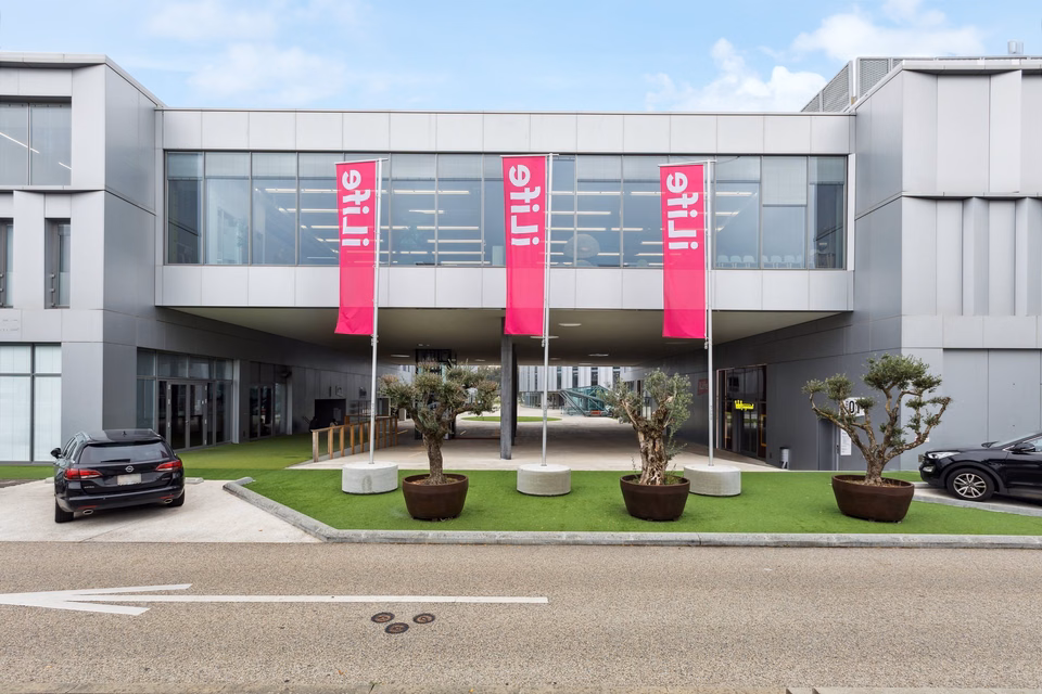 Entdecken Sie Ihren neuen Showroom- oder Büroraum im Centre iLife in Etoy!, Rte de Suisse, 1163 Etoy, Vaud, CH
