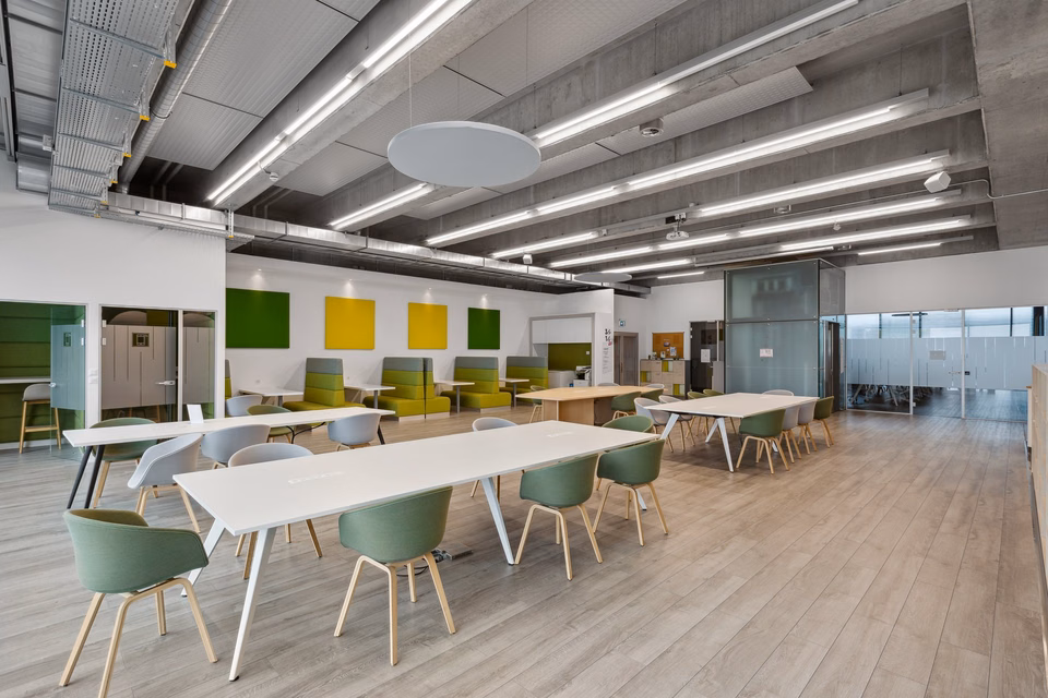 Entdecken Sie Ihren neuen Showroom- oder Büroraum im Centre iLife in Etoy!, Rte de Suisse, 1163 Etoy, Vaud, CH
