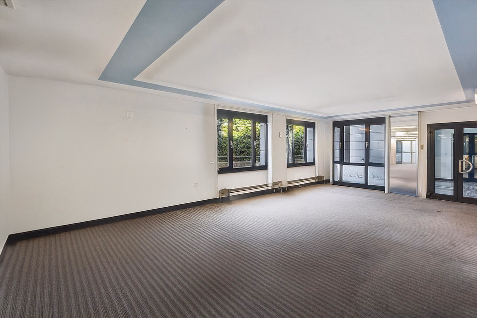 Locale commerciale "superficie commerciale su 2 piani" con locale accessorio separato, Axensteinstr., 9000 St. Gallen, St. Gallen, CH