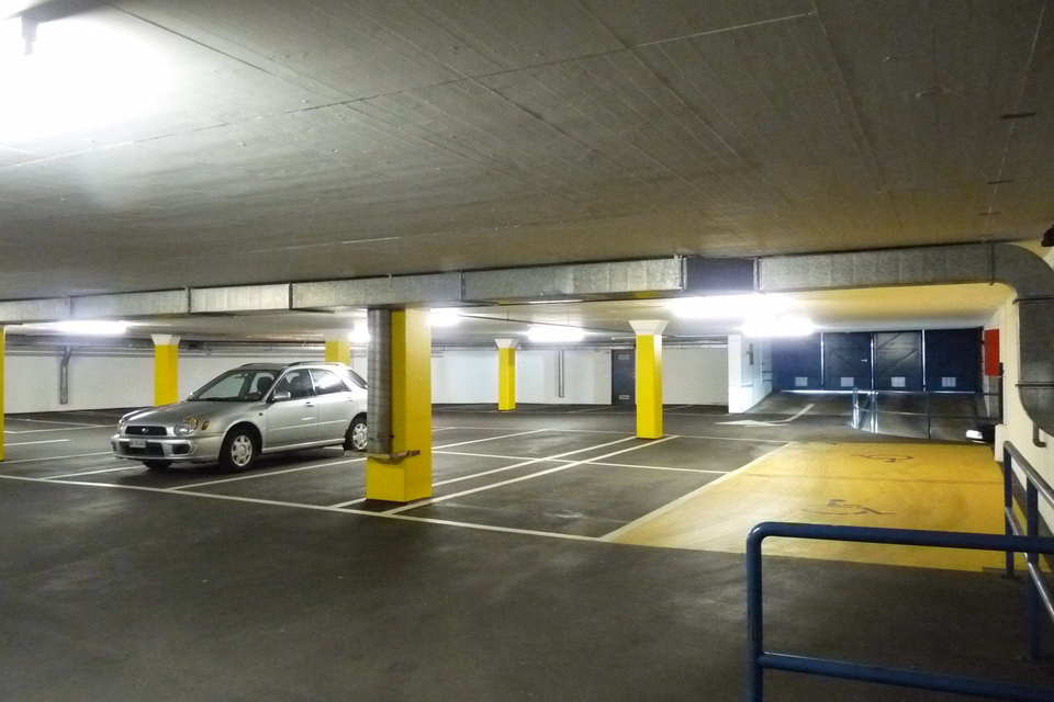 *Promozione* - Abbiamo spazio per la tua auto - Vicino alla stazione e al centro!, Bahnhofstr. 29/31, Tiefgarage, 4900 Langenthal, Bern, CH