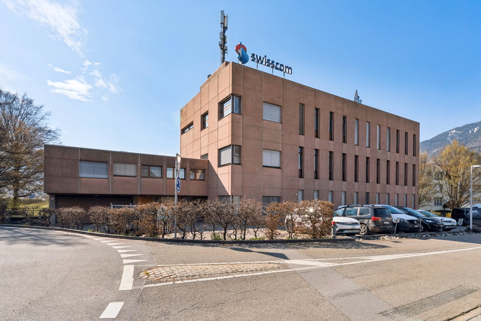 Beaucoup d'espace pour vos idées – 200 m² surface commerciale lumineuse à un emplacement de premier choix, Vilanstrasse, 7302 Landquart, Grisons, CH