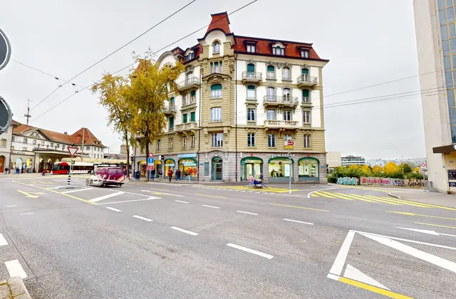 Bella superficie luminosa nel pieno centro di Friburgo