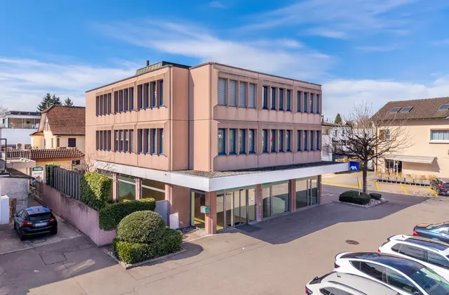 Locale commerciale moderno e finemente rifinito nel centro di Mutschellen