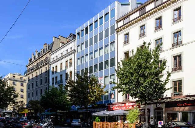 Arcade sur 2 niveaux en zone piétonne proche de Cornavin