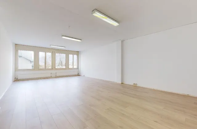 Bureau lumineux et polyvalent de 68 m² – Quartino