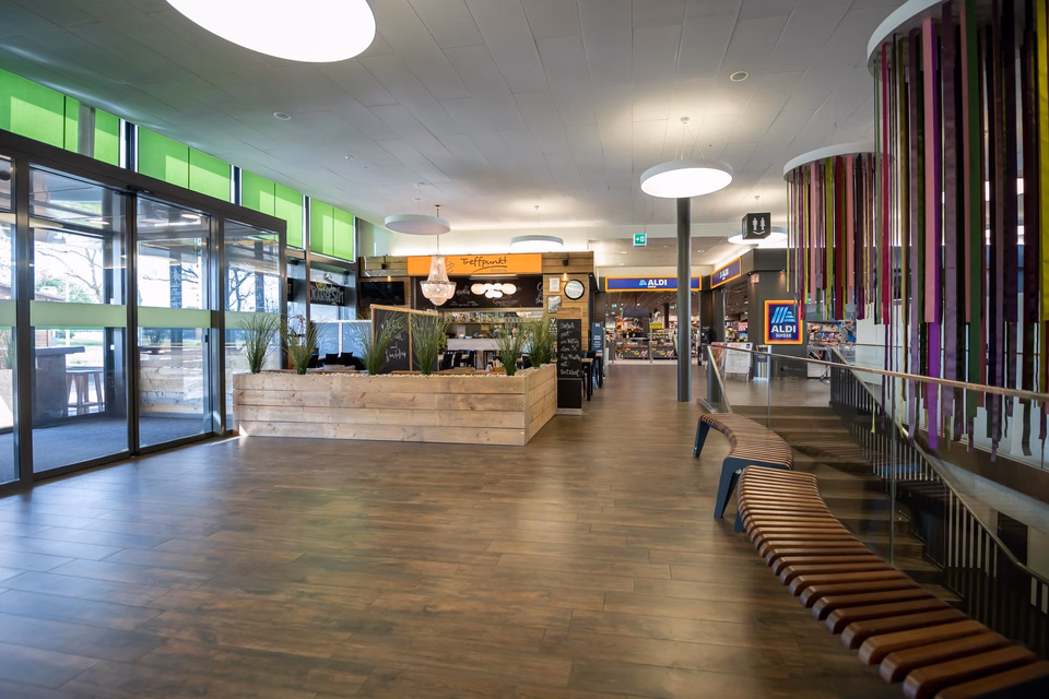 Locale bistrot attraente con area esterna, Neue Aarburgerstrasse, 4852 Rothrist, Aargau, CH