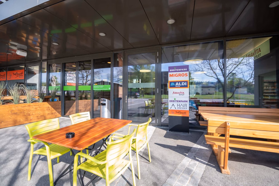 Locale bistrot attraente con area esterna, Neue Aarburgerstrasse, 4852 Rothrist, Aargau, CH