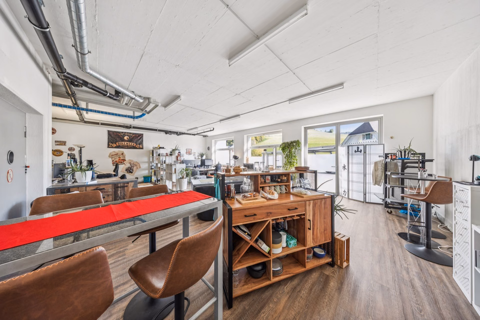Attractive commercial space with generous room and parking options, Rohrstrasse, 3507 Biglen, Bern, CH