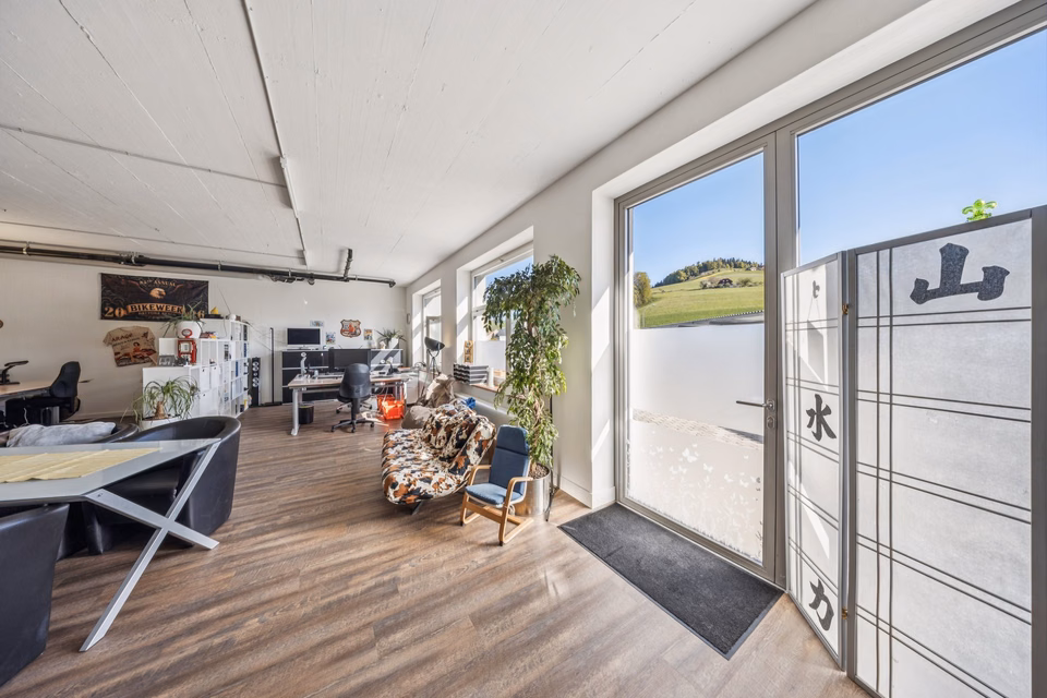Attractive commercial space with generous room and parking options, Rohrstrasse, 3507 Biglen, Bern, CH