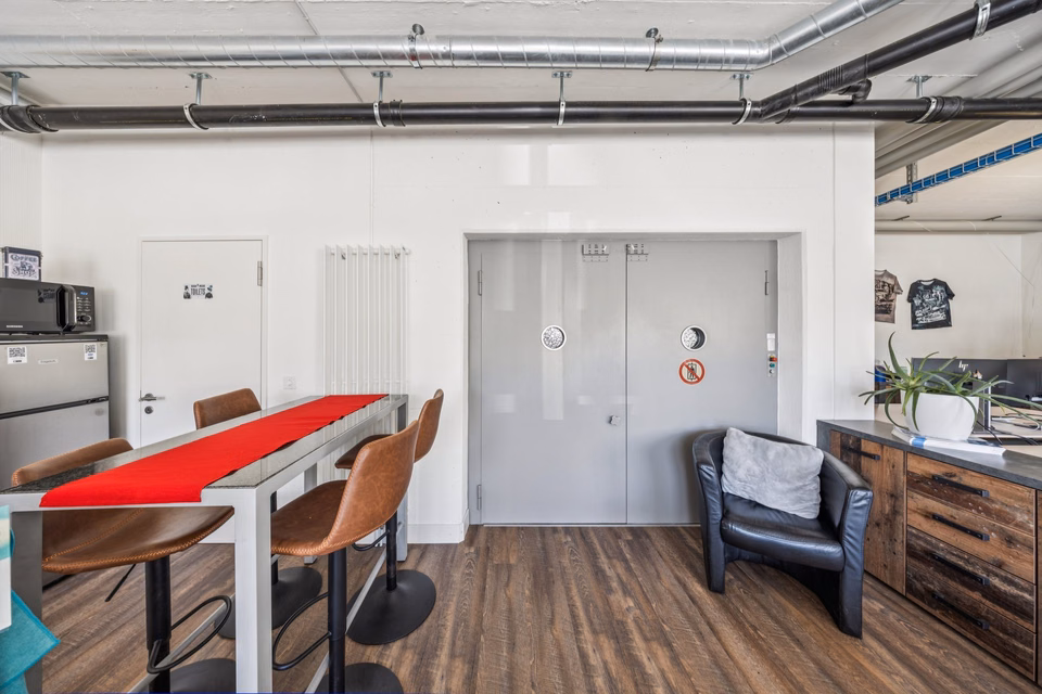Attractive commercial space with generous room and parking options, Rohrstrasse, 3507 Biglen, Bern, CH