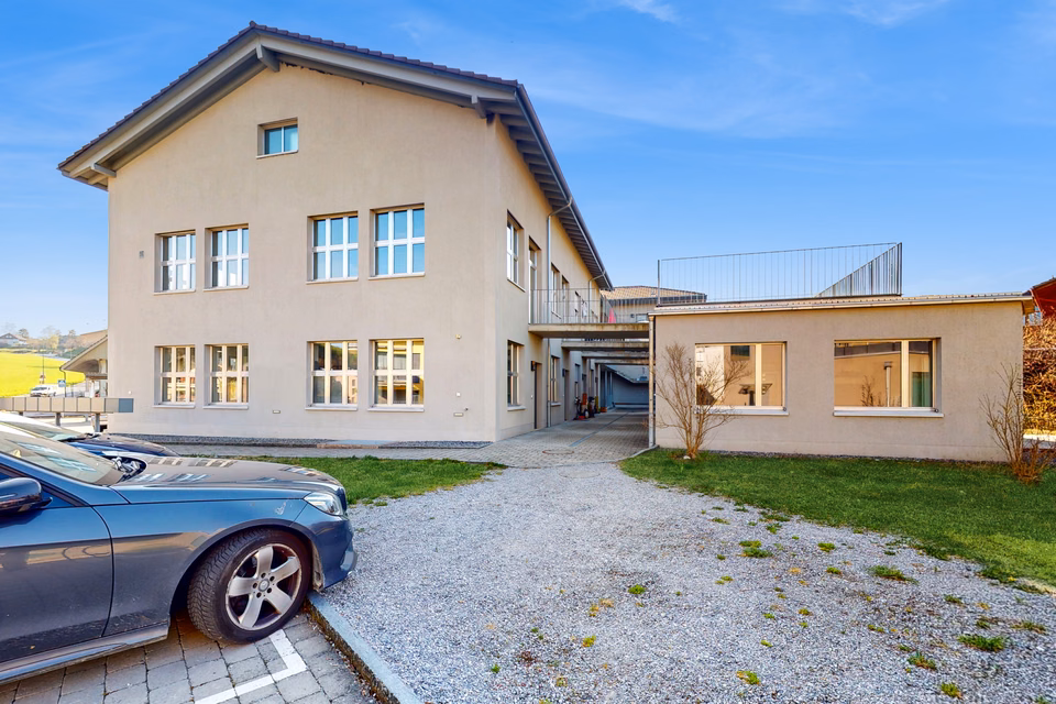 Attractive commercial space with generous room and parking options, Rohrstrasse, 3507 Biglen, Bern, CH