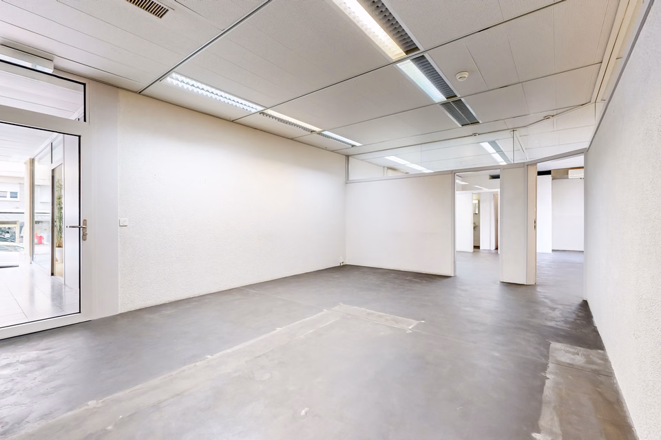 Surface commerciale au rez-de-chaussée d'un immeuble administratif, Rue Igor-Stravinsky, 1820 Montreux, Vaud, CH