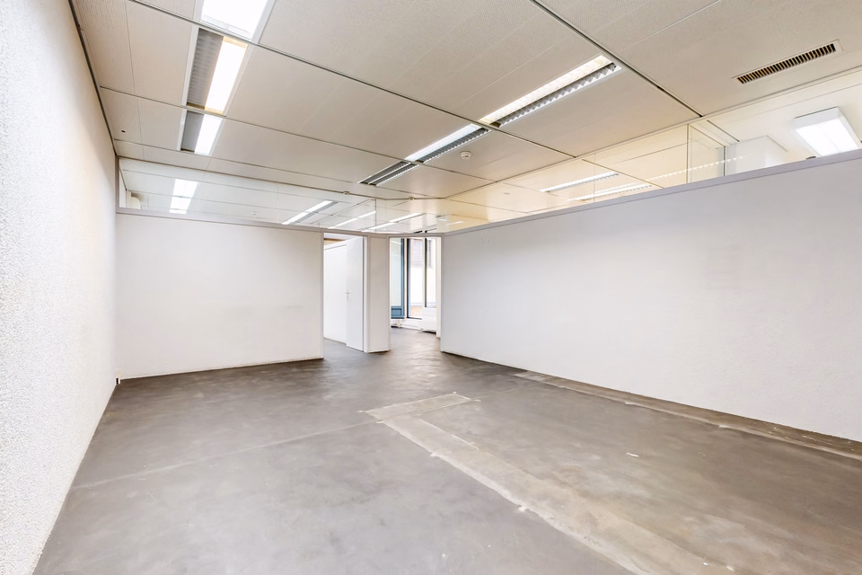 Surface commerciale au rez-de-chaussée d'un immeuble administratif, Rue Igor-Stravinsky, 1820 Montreux, Vaud, CH