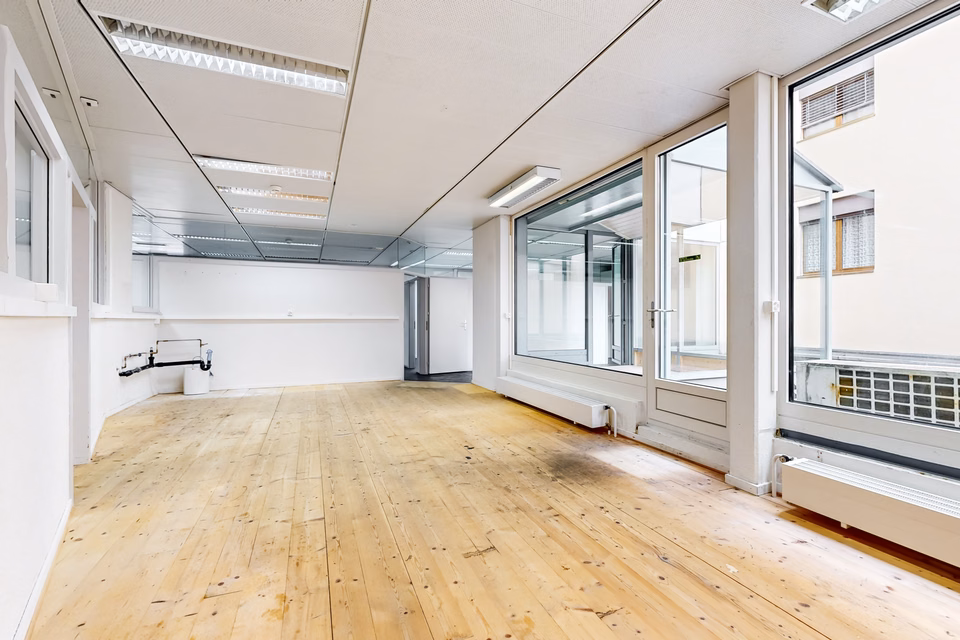 Surface commerciale au rez-de-chaussée d'un immeuble administratif, Rue Igor-Stravinsky, 1820 Montreux, Vaud, CH