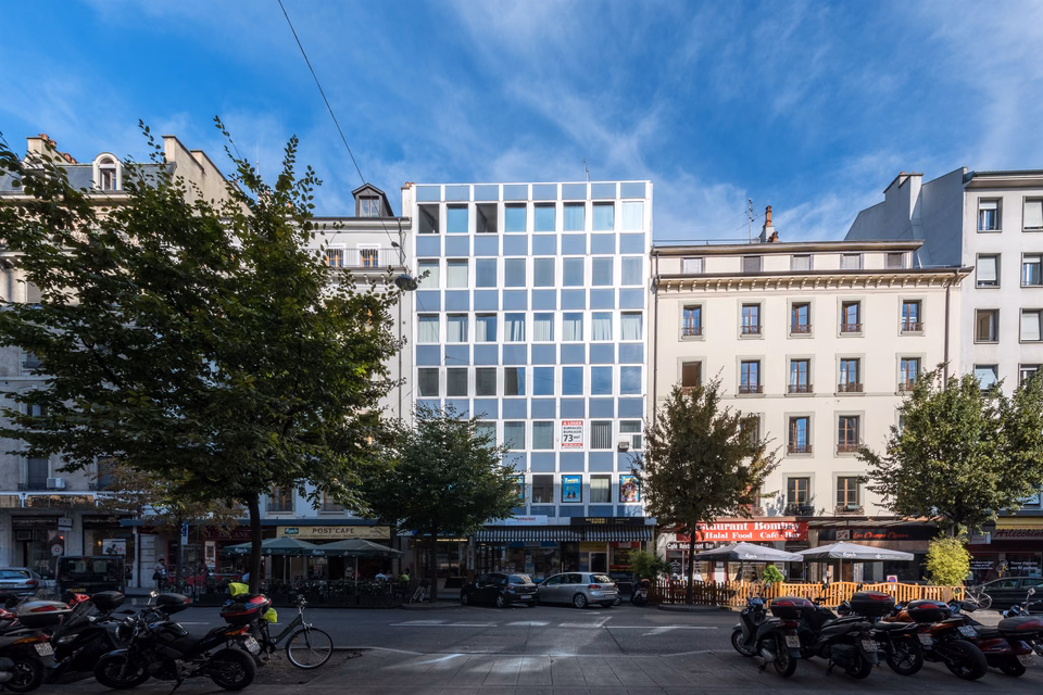 Durchgehende Arkade auf 2 Ebenen in der Fußgängerzone nahe Cornavin, Rue de Berne, 1201 Genève, Geneva, CH
