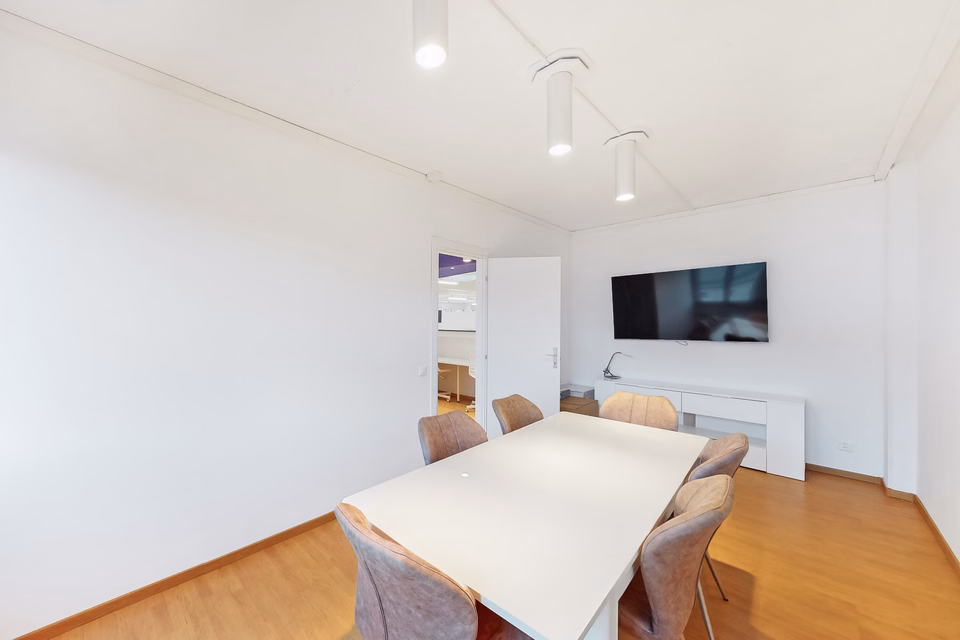 Grand bureau de 358 m² – Espace idéal pour des entreprises dynamiques, Via Luserte, 6573 Magadino, Ticino, CH