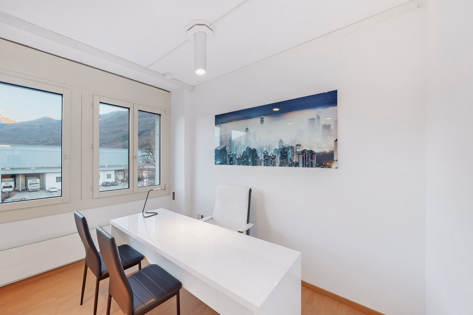 Grand bureau de 358 m² – Espace idéal pour des entreprises dynamiques, Via Luserte, 6573 Magadino, Ticino, CH
