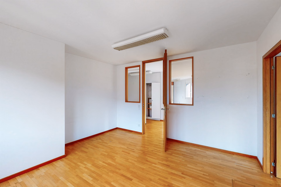 Prestigious office space in Mendrisio – 170 m² of functional, bright space, Via S. Franscini, 6850 Mendrisio, Ticino, CH