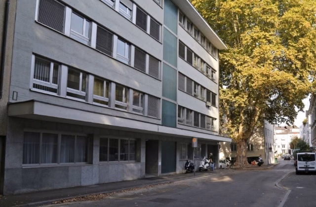 Espaces de stockage flexibles (42 & 43 m²) dans le quartier 8 - location temporaire jusqu'au 31.12.2026