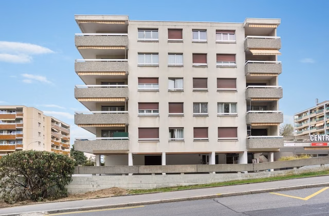 Idéalement situé dans le Centre Commercial