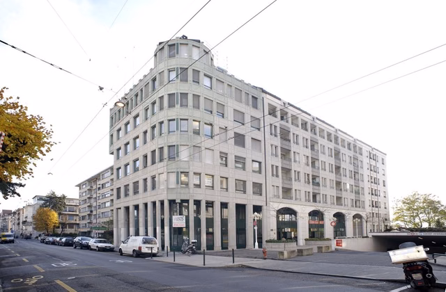 PLUSIEURS PLACE DE PARC PARKING MOTO AU SOUS-SOL DE L'IMMEUBLE